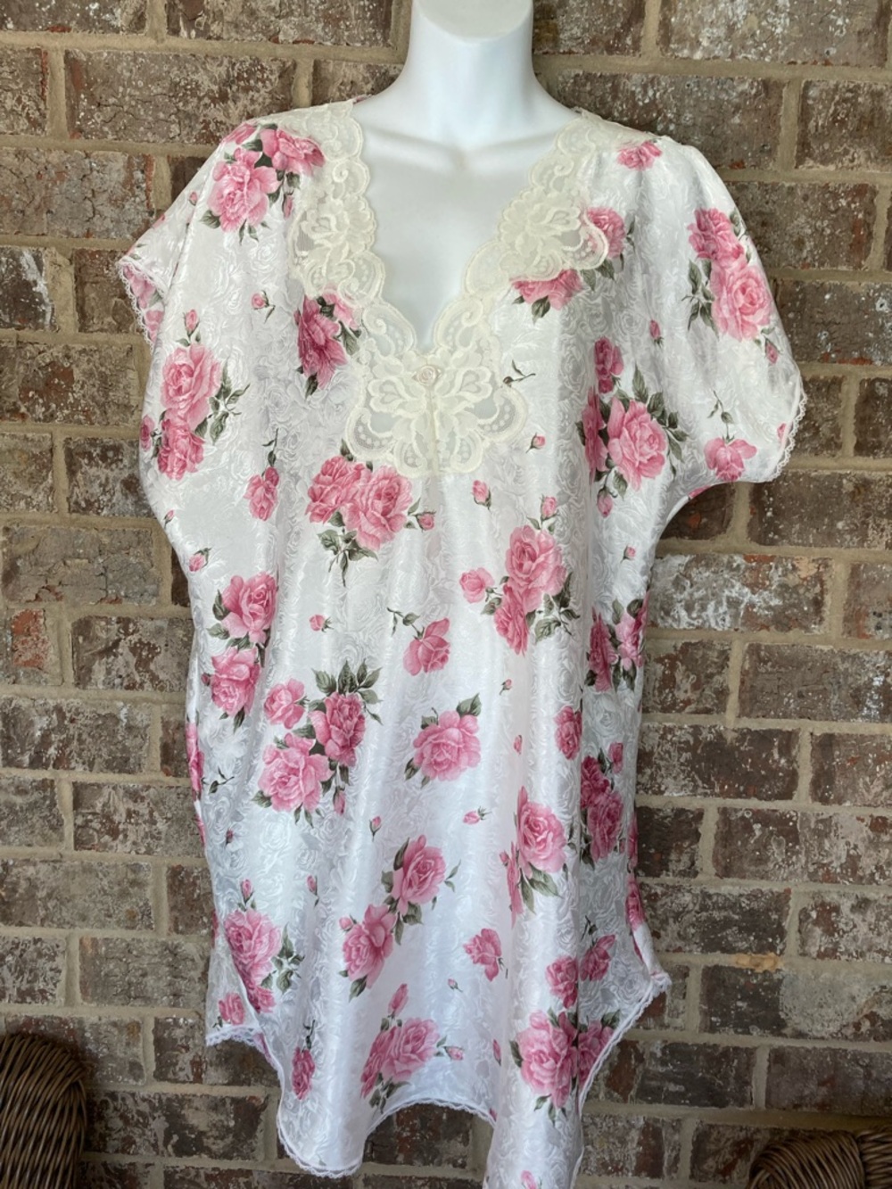 Vintage LUCIE ANN II Rose Pattern Nightgown & Robe Size Medium